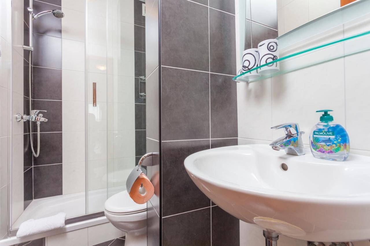 Apartments & Rooms Alagic Макарска Екстериор снимка